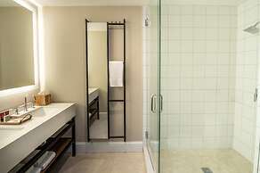 Hotel E
