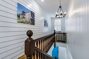 Newly Renovated 4BD Penthouse