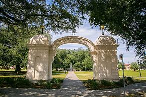 Newly Renovated 4BD Penthouse