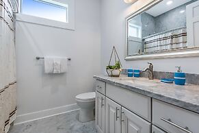 Newly Renovated 4BD Penthouse