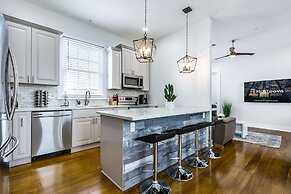 Newly Renovated 4BD Penthouse