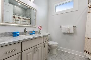 Newly Renovated 4BD Penthouse