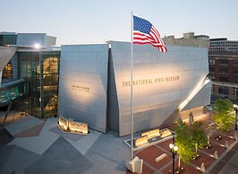 Urban Oasis 4BD House close to FQ