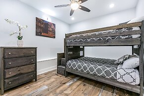 Urban Oasis 4BD House close to FQ