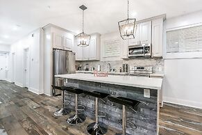 Urban Oasis 4BD House close to FQ