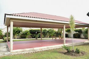 Caymanas Adrian's Vacation House