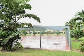 Caymanas Adrian's Vacation House