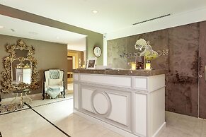 Les Ambassadeurs Hotel & Casino