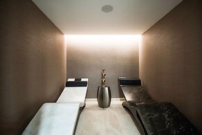 Les Ambassadeurs Hotel & Casino