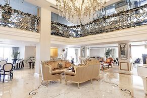 Les Ambassadeurs Hotel & Casino