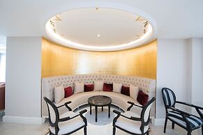 Les Ambassadeurs Hotel & Casino