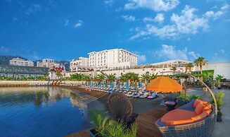 Les Ambassadeurs Hotel & Casino