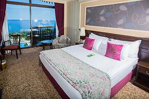 Merit Crystal Cove Hotel Casino & SPA