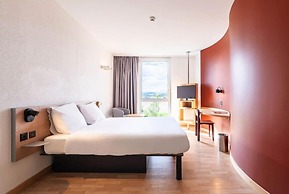 B&B Hotel Lully 3 Lakes