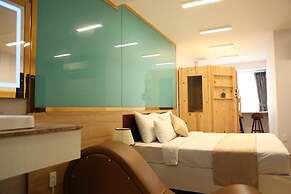 Hong Bao Thach Hotel