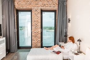 Docklands Apart Hotel