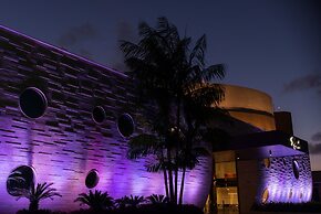 Vogal Luxury Beach Hotel & Spa