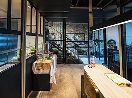 Avenue Hotel