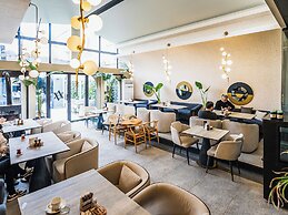 Avenue Hotel
