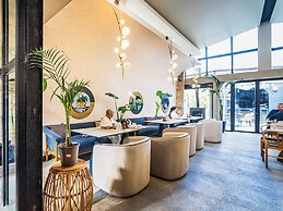 Avenue Hotel