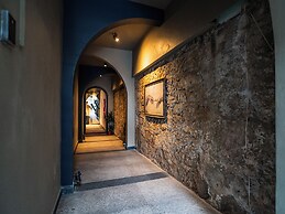 Avenue Hotel