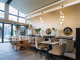 Avenue Hotel