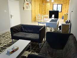 Hadrian's Gate Hotel