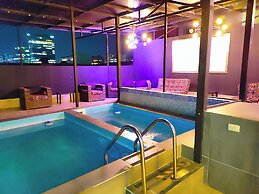 $ PROMO $ 3 Bedrooms with Bathrooms apartment & Jacuzzi in Lleras park