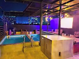 $ PROMO $ 3 Bedrooms with Bathrooms apartment & Jacuzzi in Lleras park