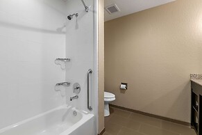 Comfort Inn & Suites Cedar Rapids CID Eastern Iowa Airport