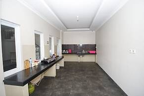 Super OYO 270 Madinah Residence Syariah