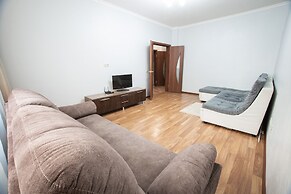 Apartment on Aviatorov 25