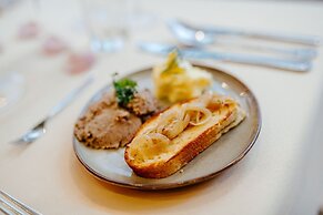 Hotel Akademie a depandance Vila Jarmila