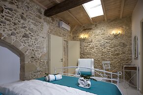 Trigono Holiday House