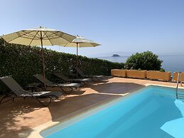 Beach Front Villa with Private 50m Path to Secluded Beach