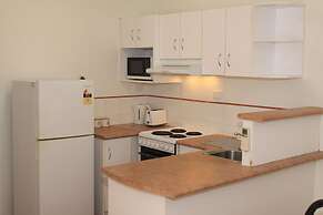 Contemporary Convenient Central Retreat