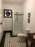 Daintree Manor Bed & Breakfast