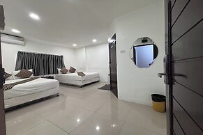 Papa Ji Hotel and Restaurant