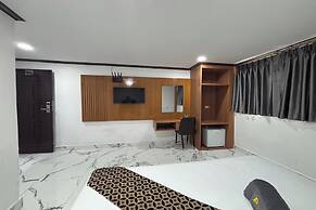Papa Ji Hotel and Restaurant