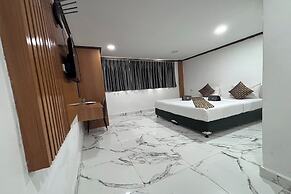 Papa Ji Hotel and Restaurant