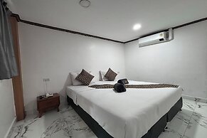 Papa Ji Hotel and Restaurant