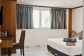 Papa Ji Hotel and Restaurant