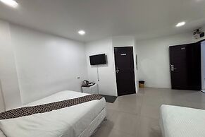 Papa Ji Hotel and Restaurant