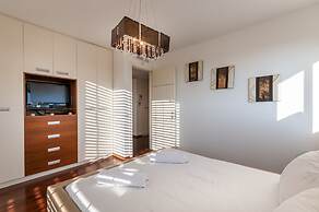 Luxurious Villa with great location