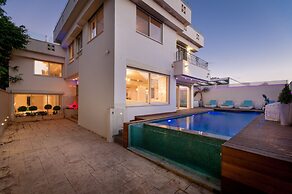 Luxurious Villa with great location