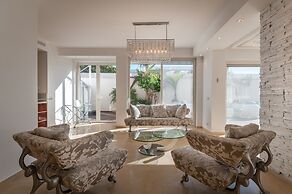 Luxurious Villa with great location