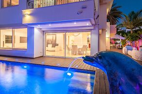 Luxurious Villa with great location