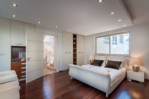 Luxurious Villa with great location