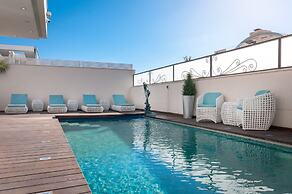 Luxurious Villa with great location