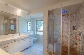 Luxurious Villa with great location